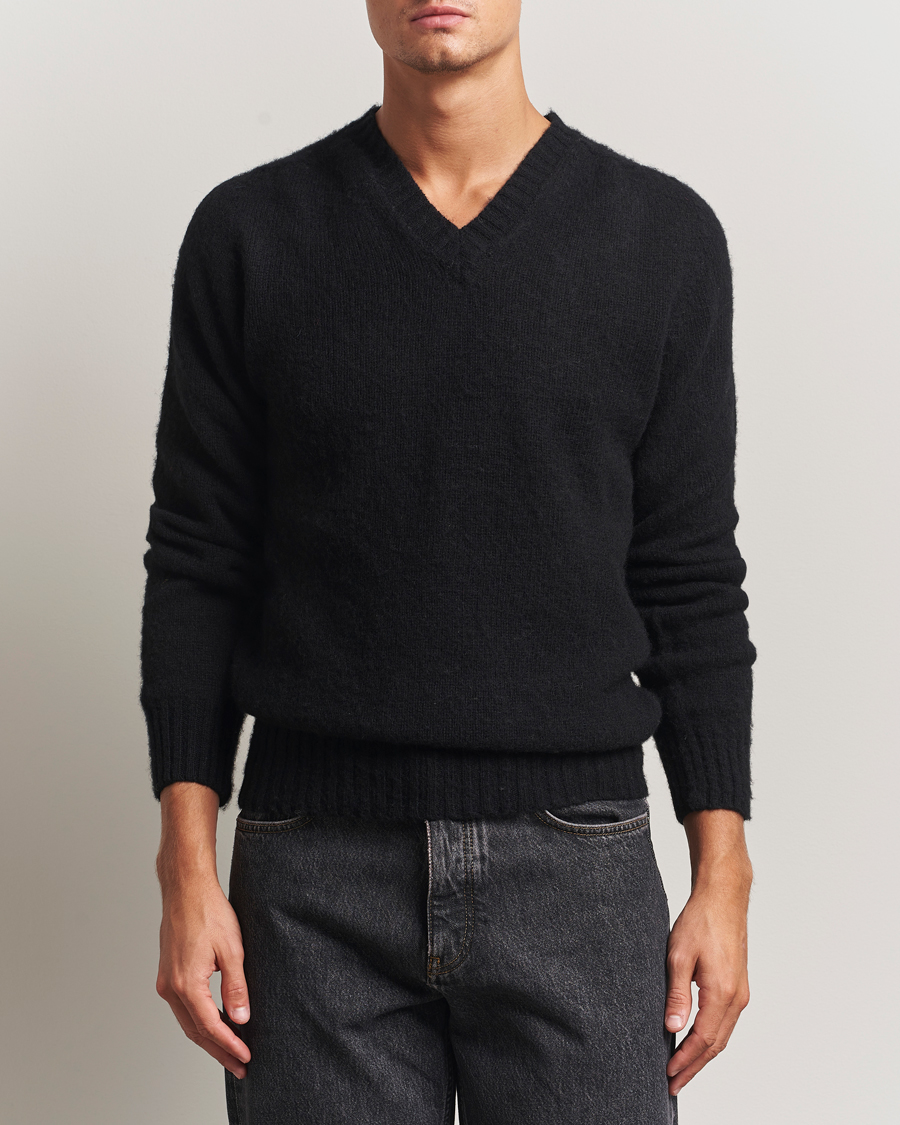 Mies | Puserot | Harley Of Scotland for Care of Carl | Harley Of Scotland Brushed Supersoft Lambswool V-Neck Black