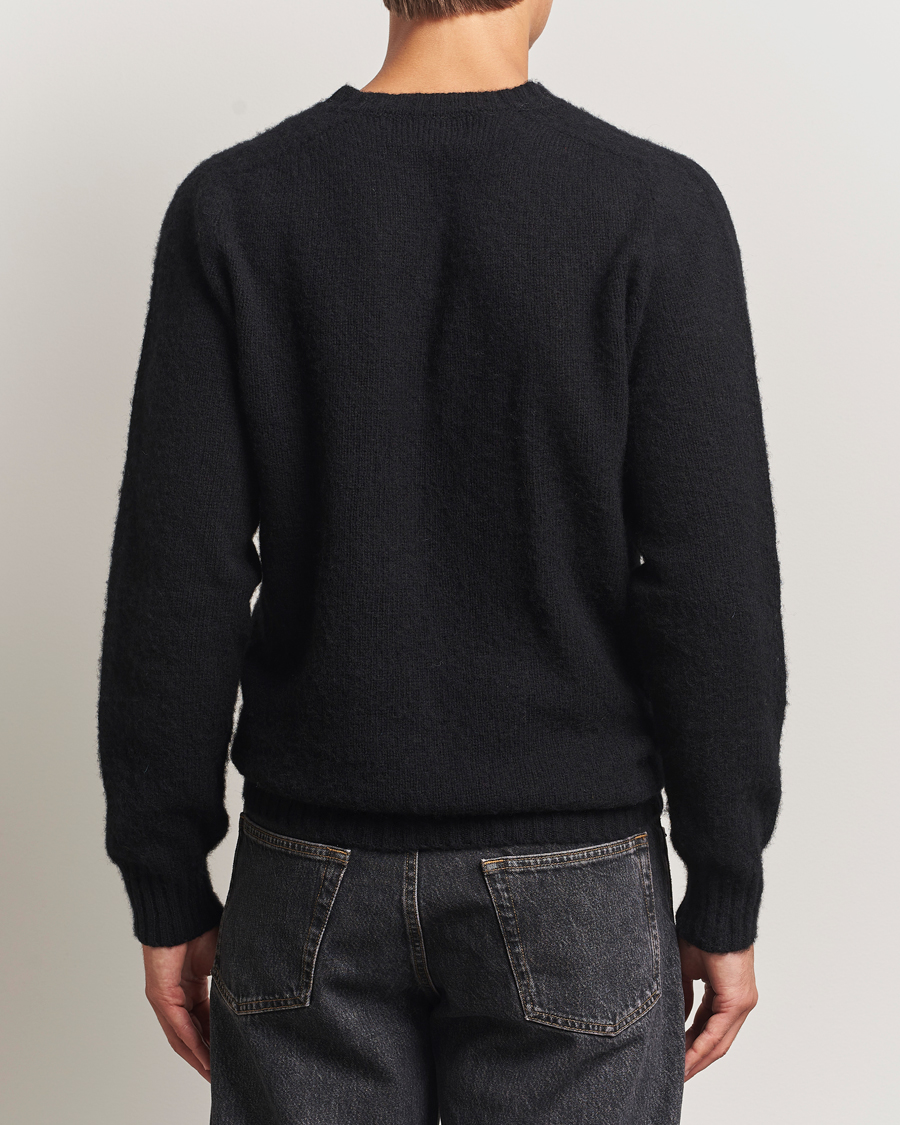 Mies | Puserot | Harley Of Scotland for Care of Carl | Harley Of Scotland Brushed Supersoft Lambswool V-Neck Black