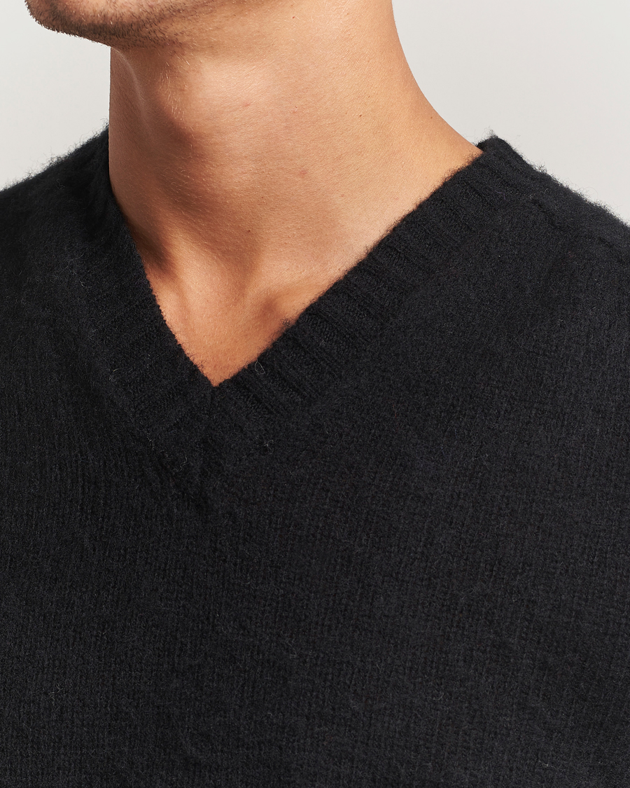 Mies | Puserot | Harley Of Scotland for Care of Carl | Harley Of Scotland Brushed Supersoft Lambswool V-Neck Black