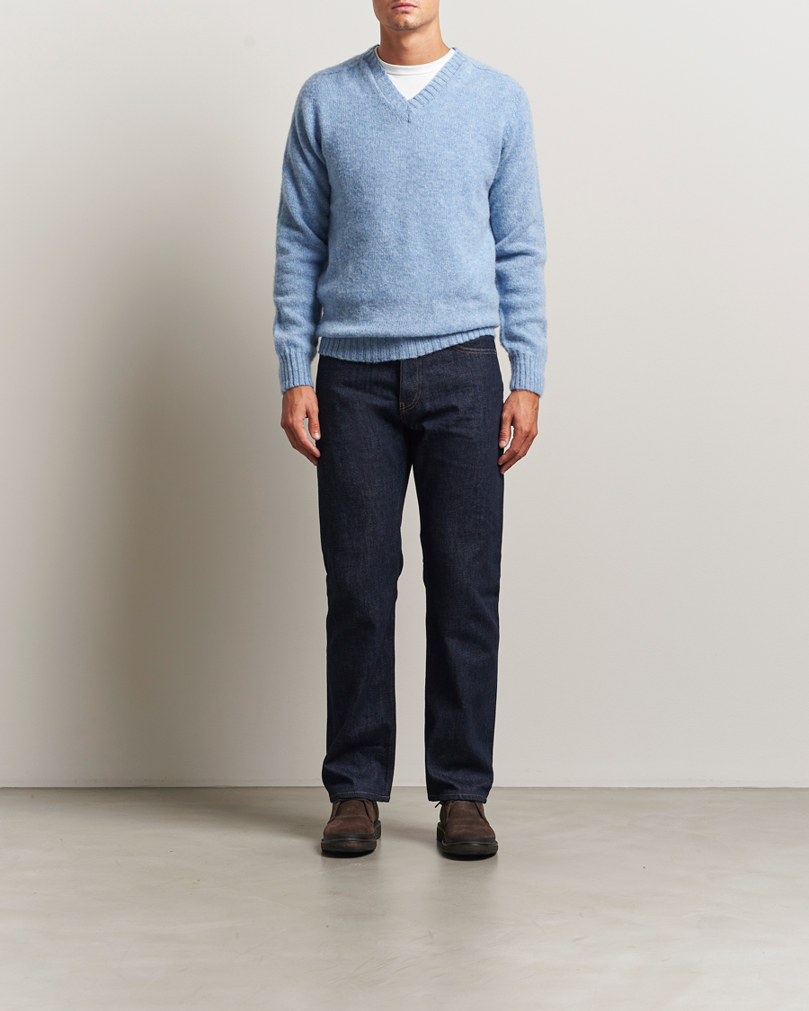 Mies | Puserot | Harley Of Scotland for Care of Carl | Harley Of Scotland Brushed Supersoft Lambswool V-Neck Light Blue