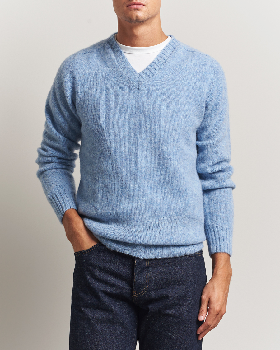 Mies | Puserot | Harley Of Scotland for Care of Carl | Harley Of Scotland Brushed Supersoft Lambswool V-Neck Light Blue