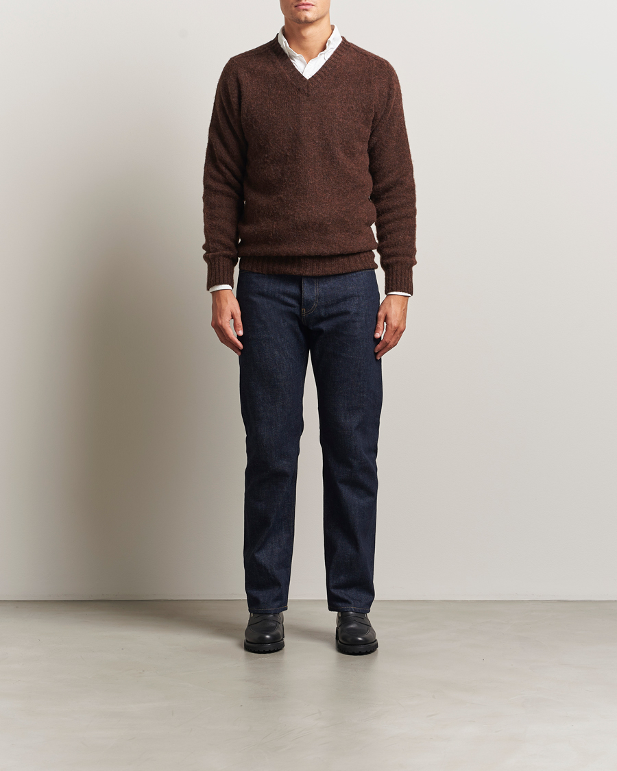 Mies | Puserot | Harley Of Scotland for Care of Carl | Harley Of Scotland Brushed Supersoft Lambswool V-Neck Brown
