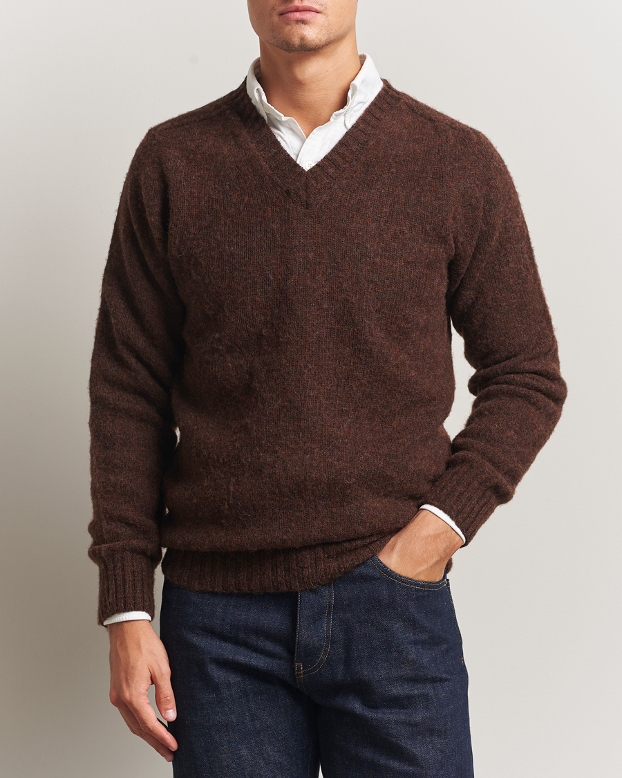 Mies | Puserot | Harley Of Scotland for Care of Carl | Harley Of Scotland Brushed Supersoft Lambswool V-Neck Brown