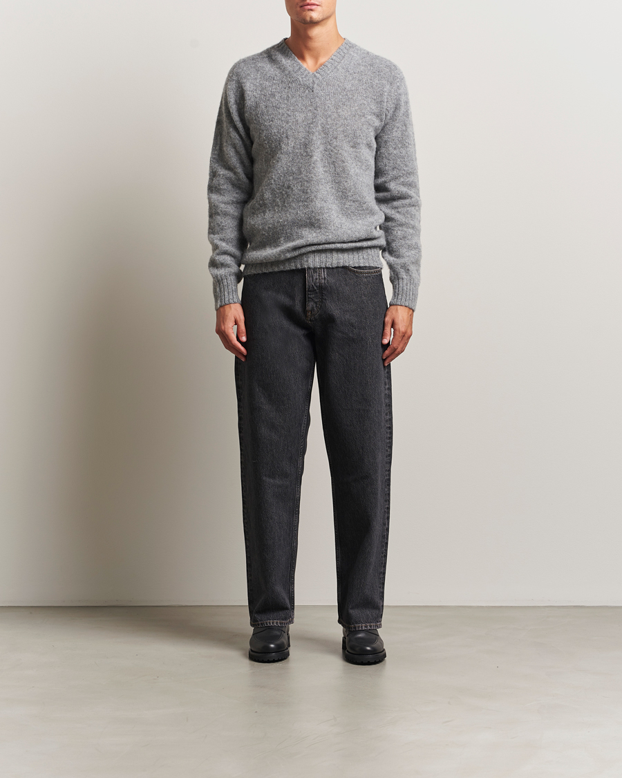 Mies | Puserot | Harley Of Scotland for Care of Carl | Harley Of Scotland Brushed Supersoft Lambswool V-Neck Mid Grey