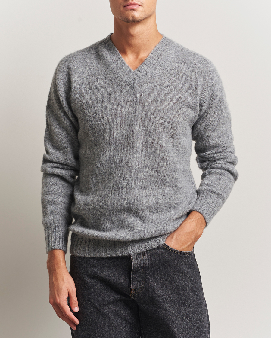 Mies | Puserot | Harley Of Scotland for Care of Carl | Harley Of Scotland Brushed Supersoft Lambswool V-Neck Mid Grey