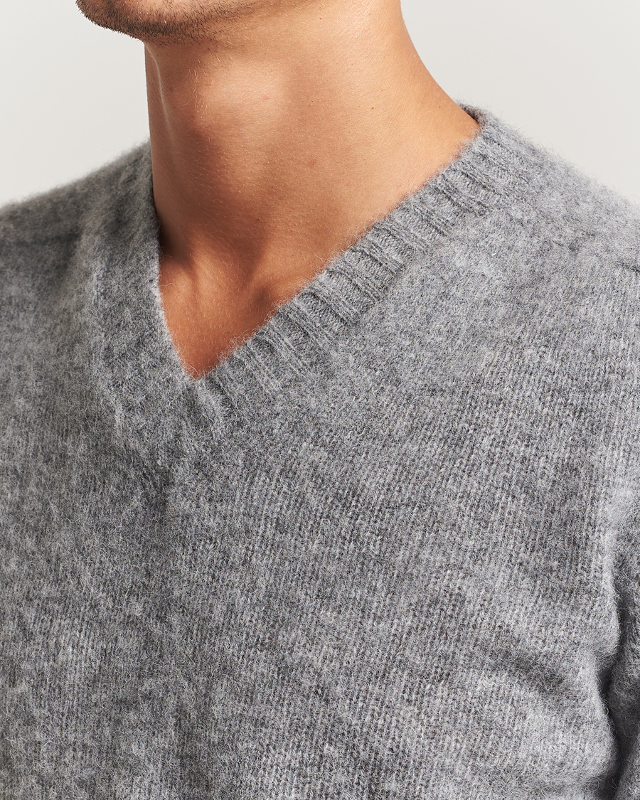 Mies | Puserot | Harley Of Scotland for Care of Carl | Harley Of Scotland Brushed Supersoft Lambswool V-Neck Mid Grey