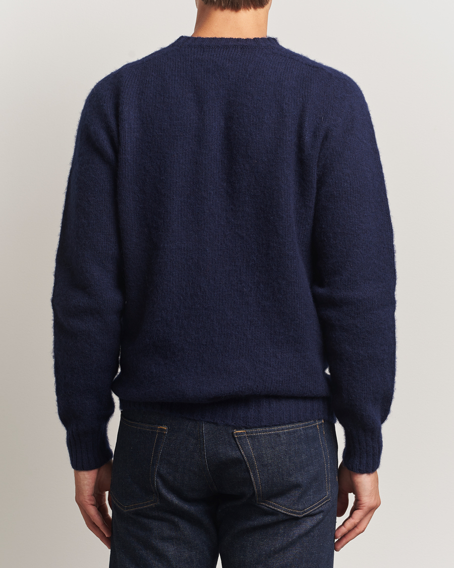 Mies | Puserot | Harley Of Scotland for Care of Carl | Harley Of Scotland Brushed Supersoft Lambswool V-Neck Navy