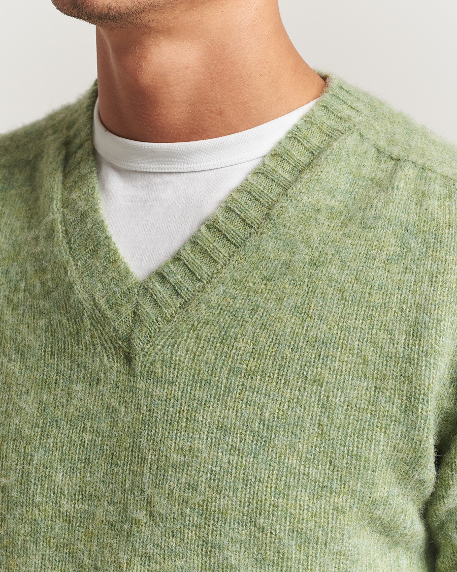 Mies | Puserot | Harley Of Scotland | Brushed Supersoft Lambswool V-Neck Light Green