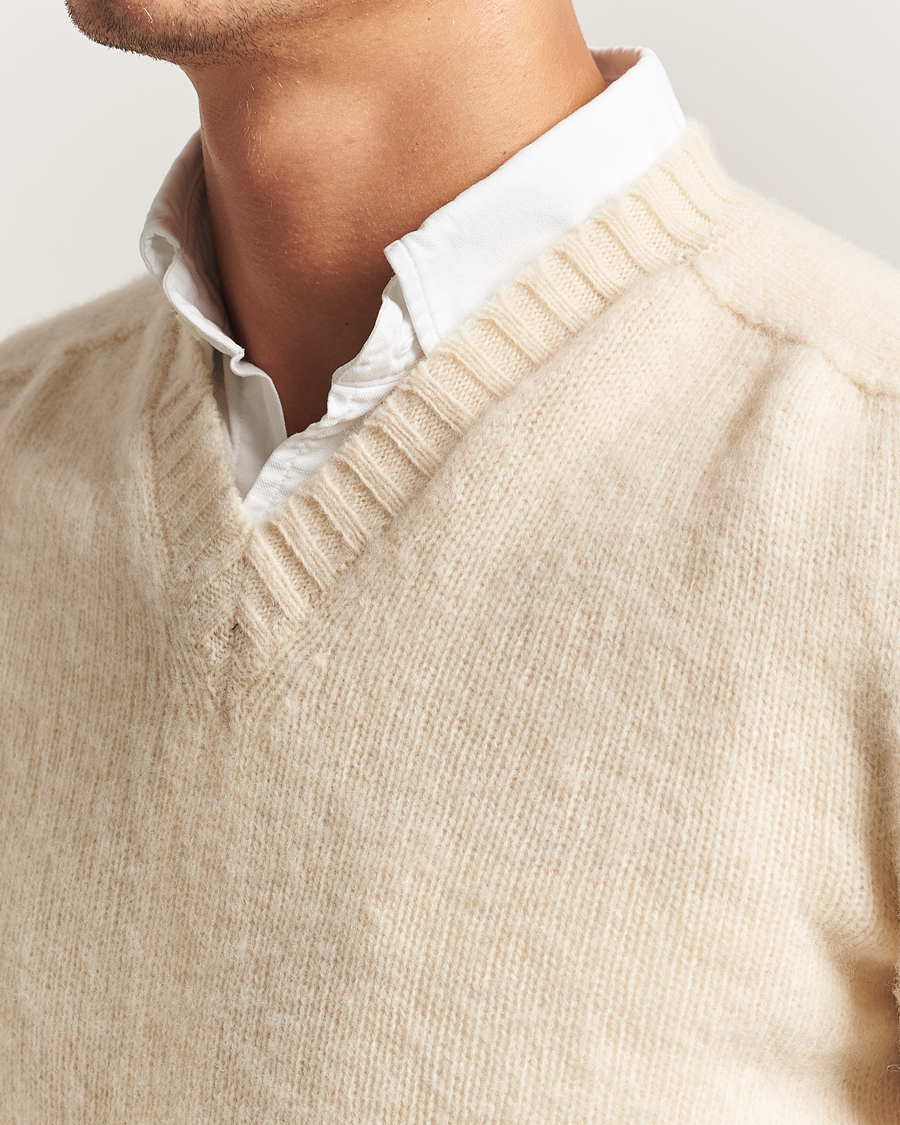 Mies | Puserot | Harley Of Scotland for Care of Carl | Harley Of Scotland Brushed Supersoft Lambswool V-Neck Vanilla