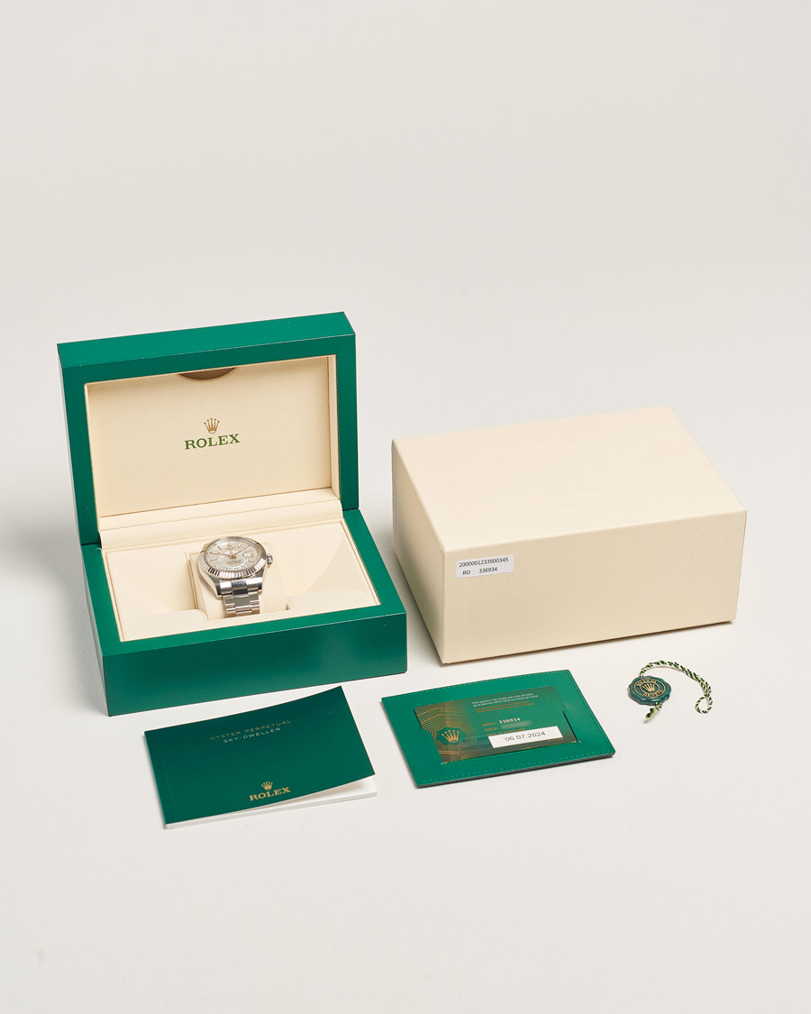 Mies | Rolex Pre-Owned Sky Dweller  | Rolex Pre-Owned | Sky Dweller 