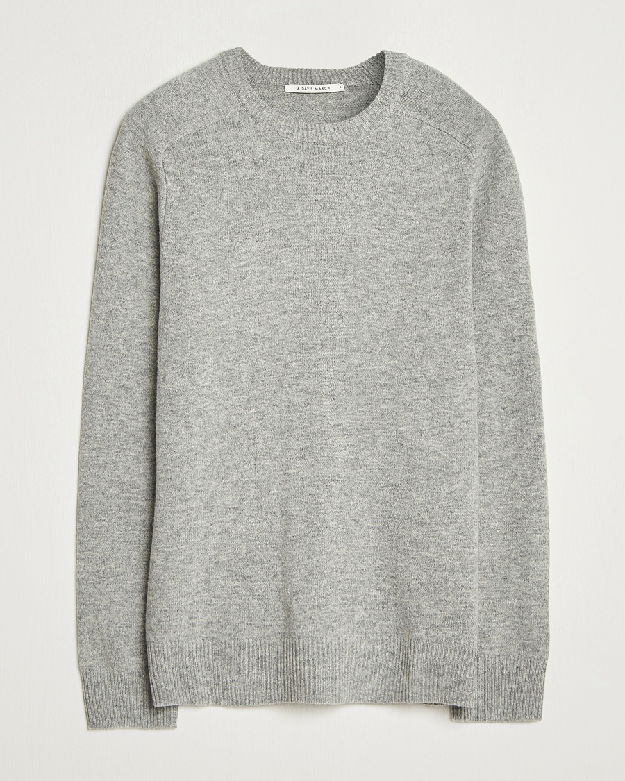 Mies | Puserot | A Day's March | Brodick Lambswool Sweater Grey Melange