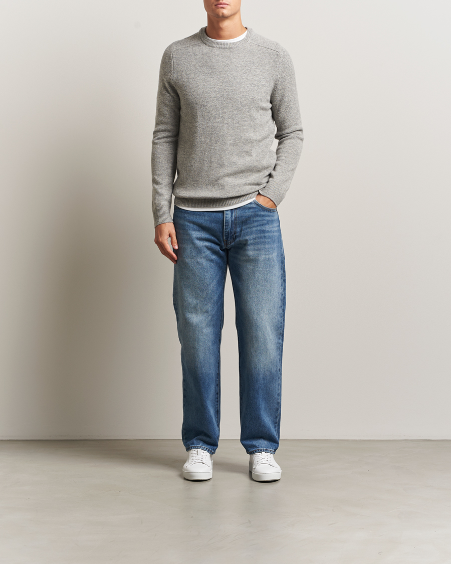 Mies | Puserot | A Day's March | Brodick Lambswool Sweater Grey Melange