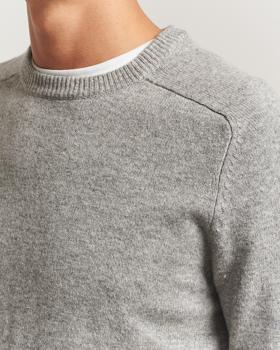 Mies | Puserot | A Day's March | Brodick Lambswool Sweater Grey Melange