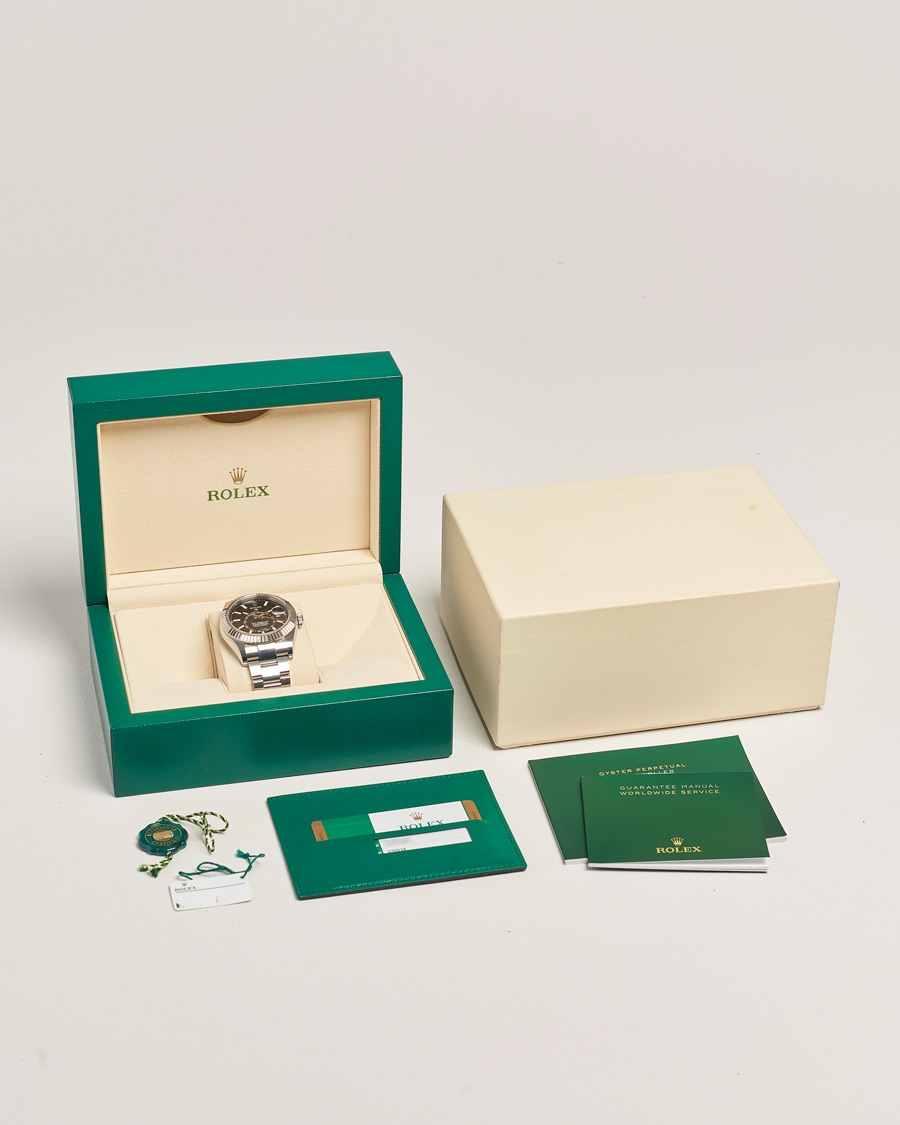 Mies | Rolex Pre-Owned Sky Dweller  | Rolex Pre-Owned | Sky Dweller 