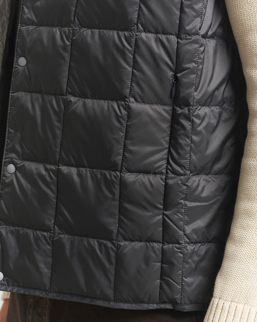Mies | Ulkoliivit | TAION | V-Neck Lightweight Down Vest Dark Grey