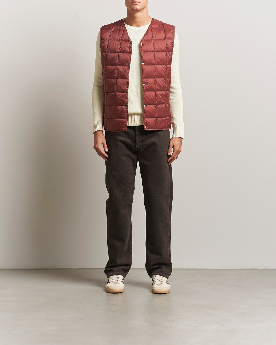 Mies | Takit | TAION | V-Neck Lightweight Down Vest Dark Red