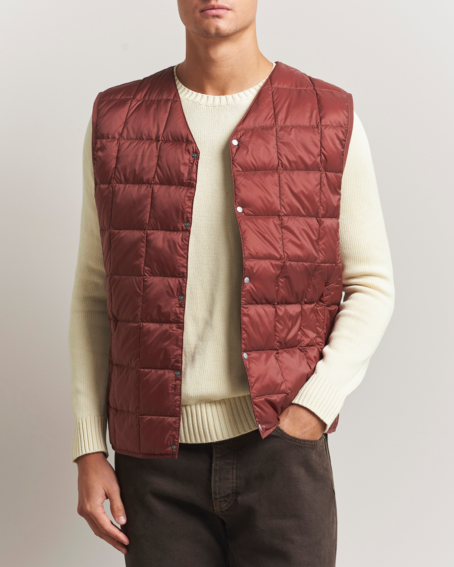 Mies | Takit | TAION | V-Neck Lightweight Down Vest Dark Red