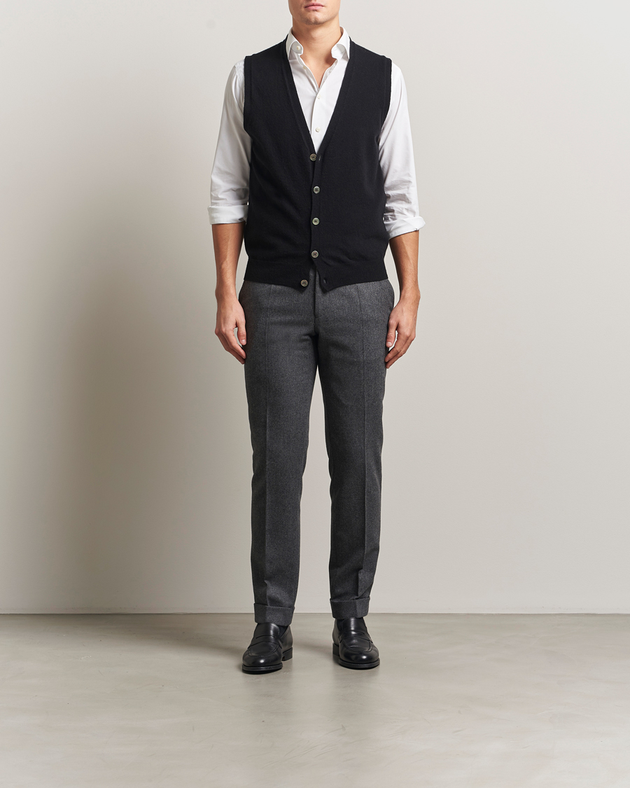 Mies | Puserot | Oscar Jacobson | Guiseppe Buttoned Vest Black