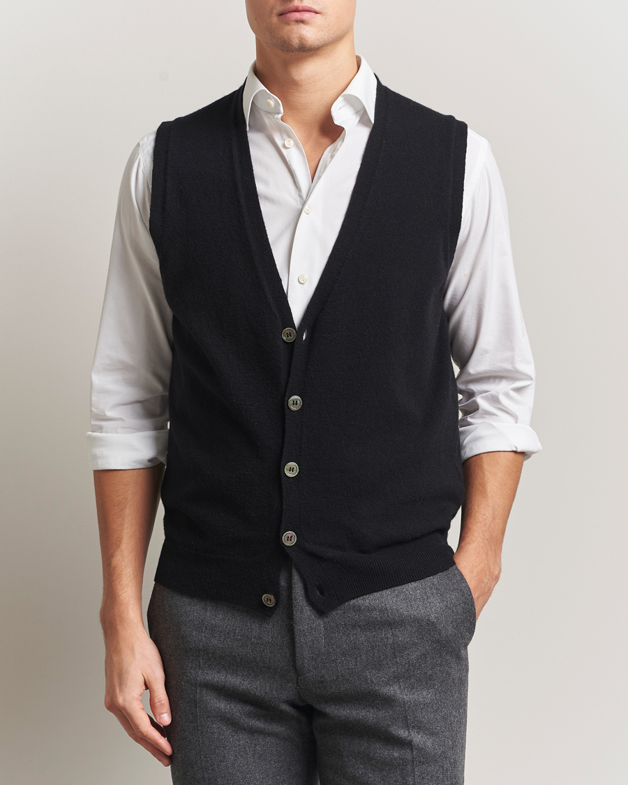 Mies | Puserot | Oscar Jacobson | Guiseppe Buttoned Vest Black