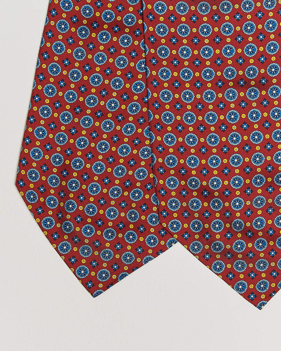 Mies | Amanda Christensen Silk Twill Medallion Ascot Wine Red | Amanda Christensen | Silk Twill Medallion Ascot Wine Red