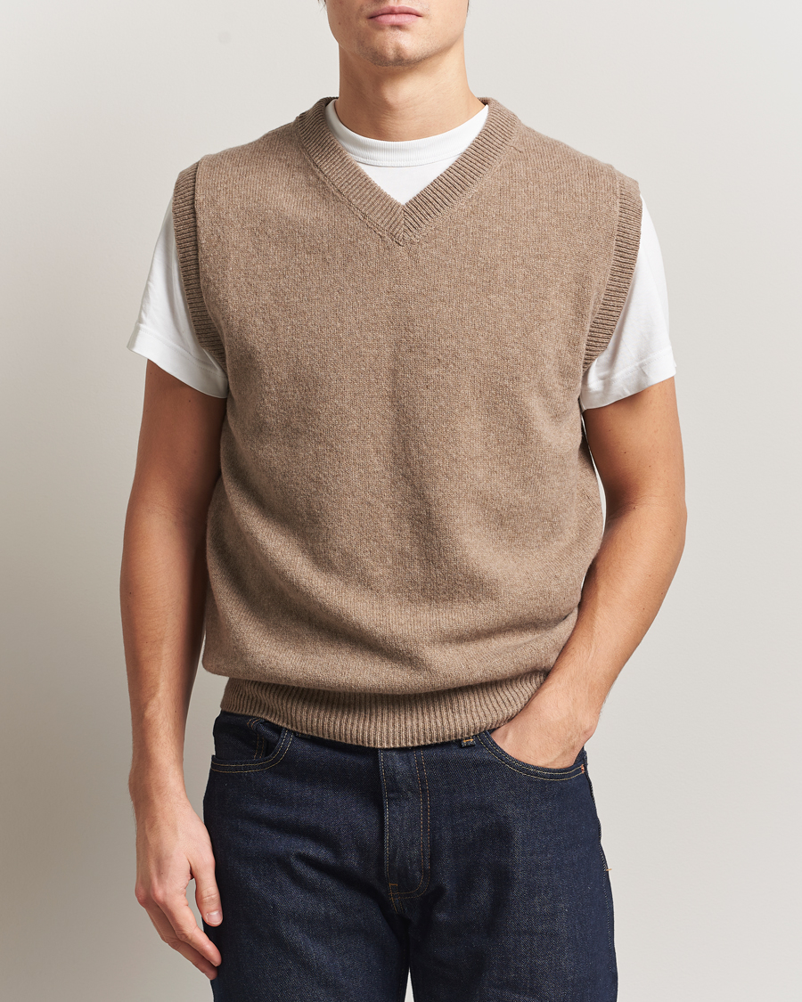 Mies | Puserot | Sunspel | Lambswool Knitted Vest Sandstone
