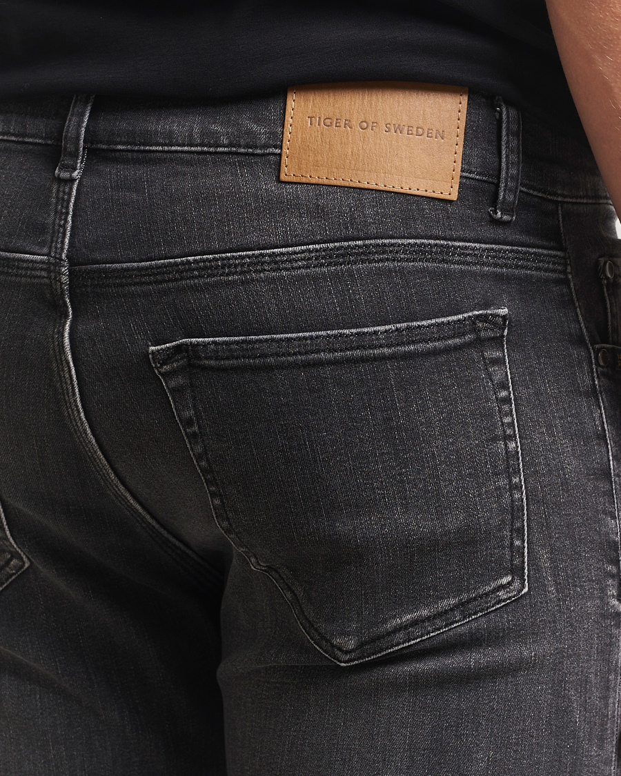 Mies | Farkut | Tiger of Sweden | Evolve Jeans Washed Black