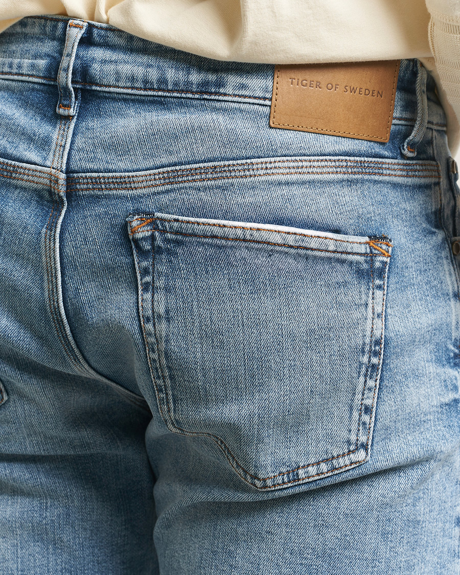 Mies | Farkut | Tiger of Sweden | Des Jeans Light Blue