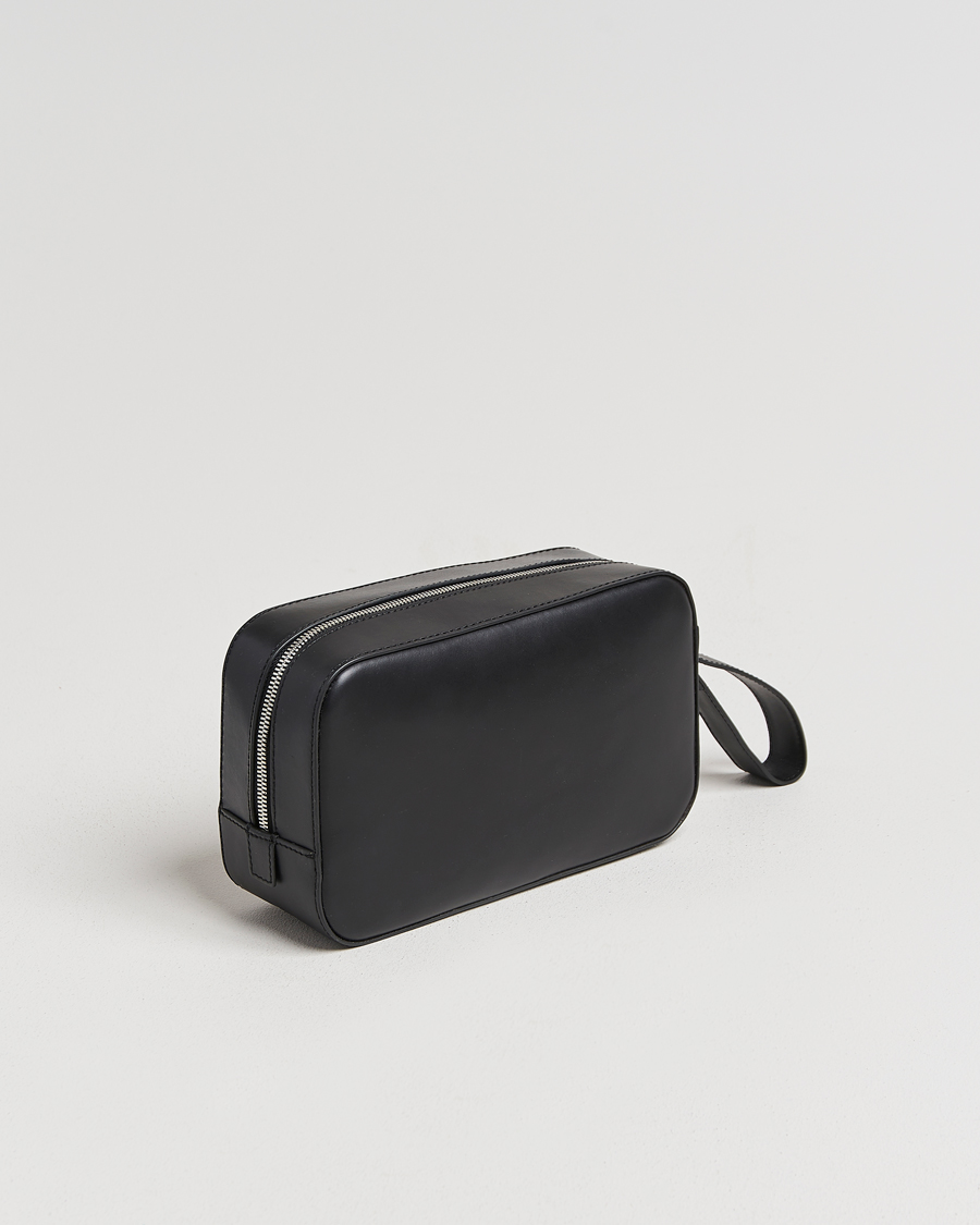 Mies | Laukut | Tiger of Sweden | Balnea Smooth Leather Washbag Black