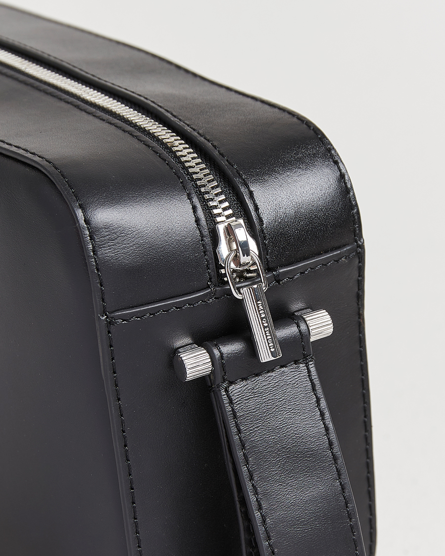 Mies | Laukut | Tiger of Sweden | Balnea Smooth Leather Washbag Black