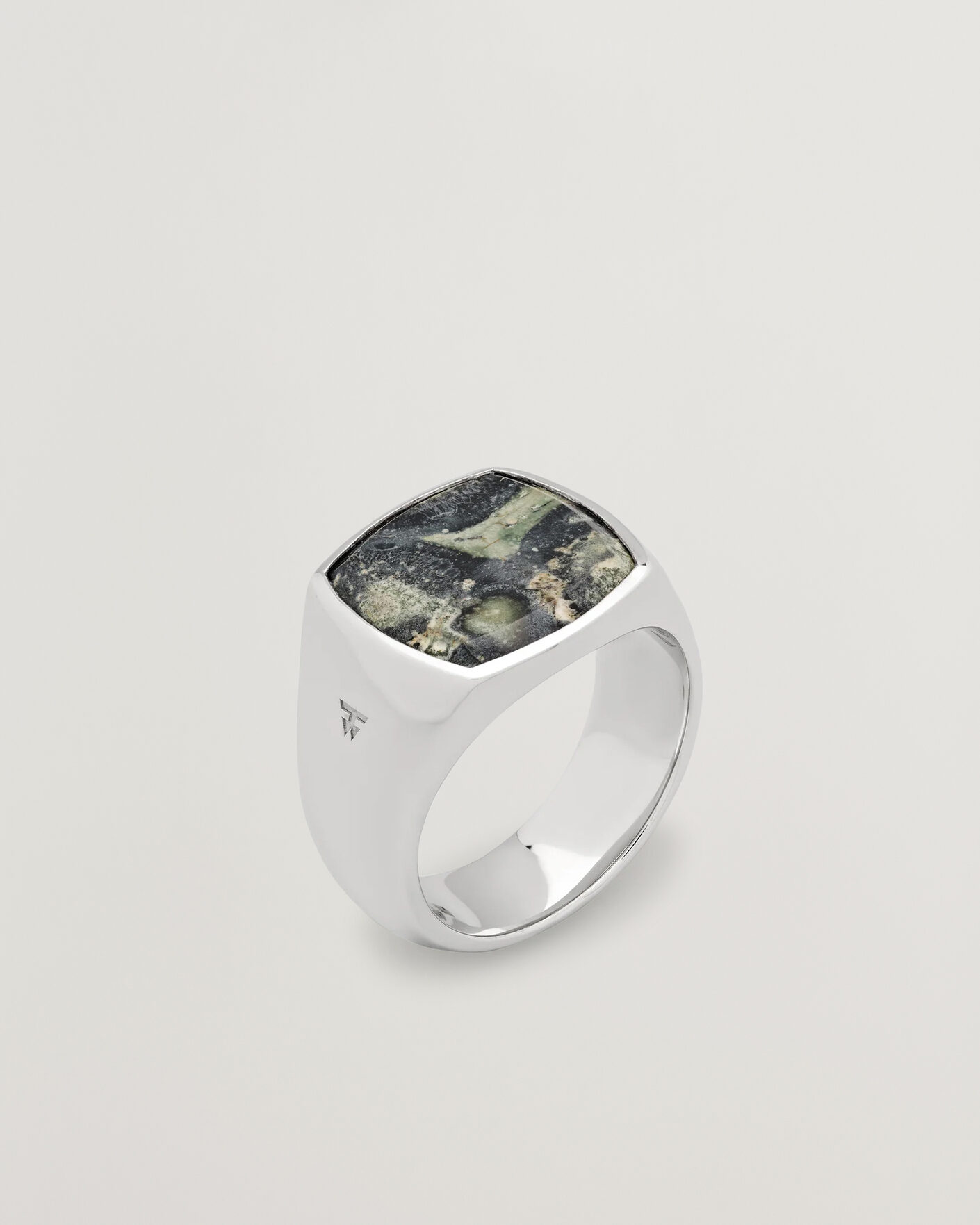 Mies | Korut | Tom Wood | Cushion Ring Kambaba Silver