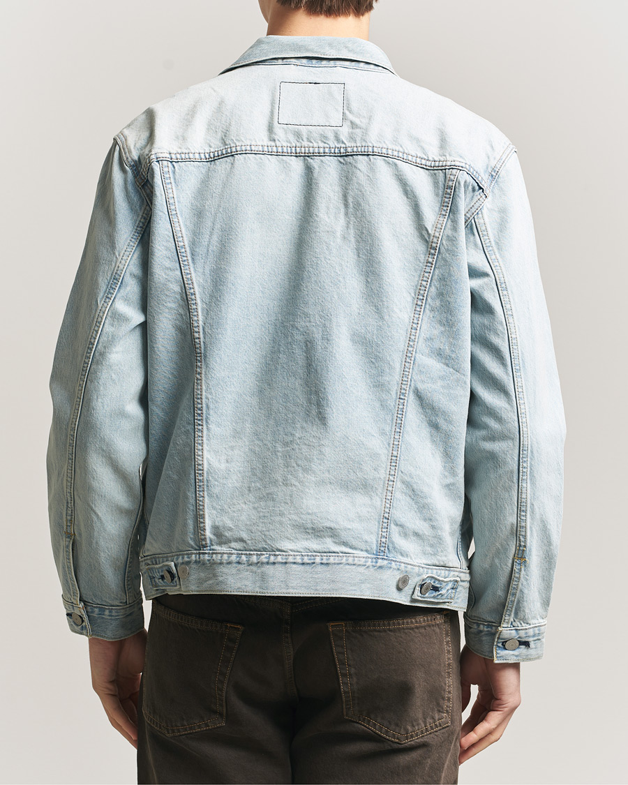 Mies | Takit | Levi's | The Trucker Jacket Into The Light