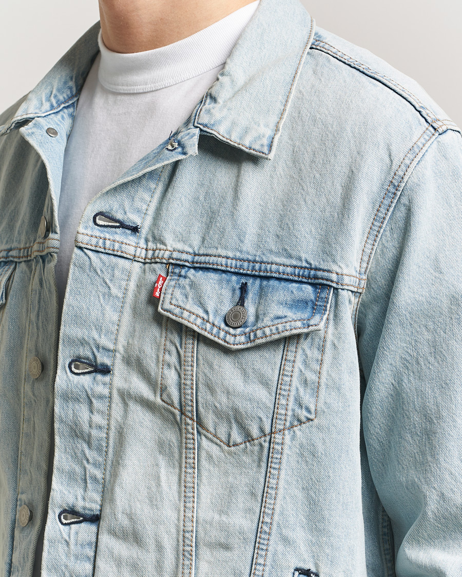 Mies | Takit | Levi's | The Trucker Jacket Into The Light
