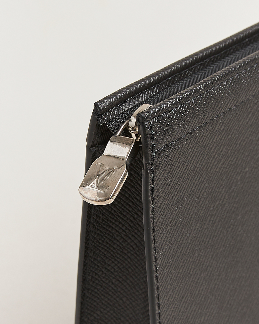 Mies | Pre-Owned & Vintage Bags | Louis Vuitton Pre-Owned | Pochette Voyage Taiga MM Black