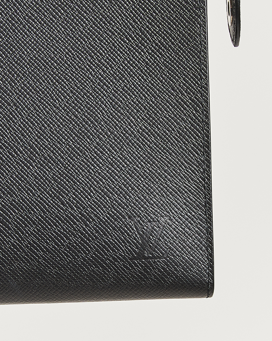 Mies | Pre-Owned & Vintage Bags | Louis Vuitton Pre-Owned | Pochette Voyage Taiga MM Black