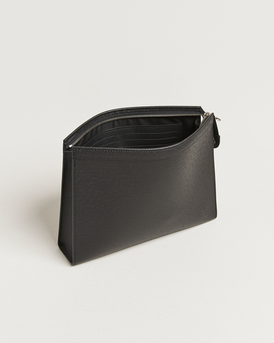 Mies | Pre-Owned & Vintage Bags | Louis Vuitton Pre-Owned | Pochette Voyage Taiga MM Black