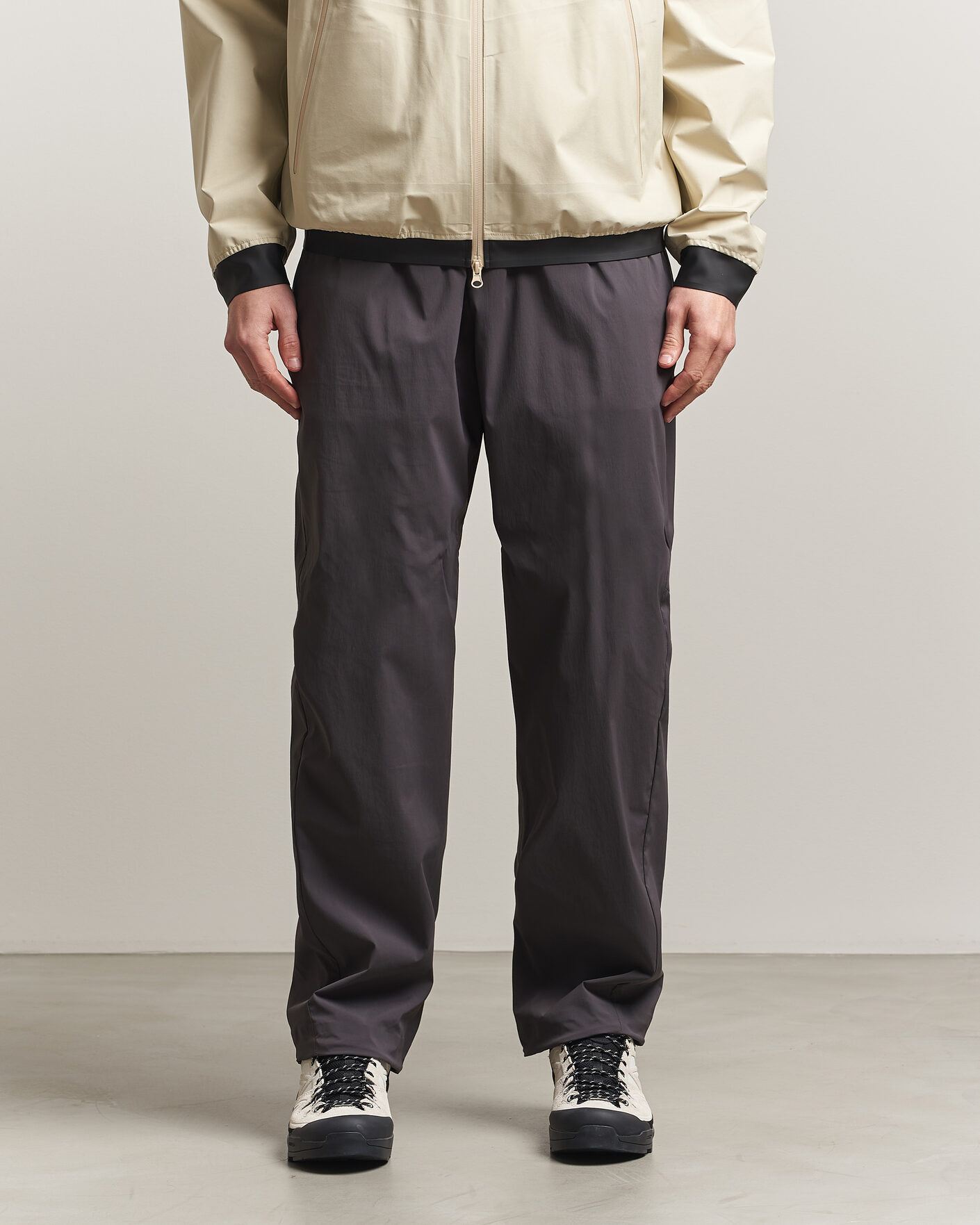 Mies | Housut | Stone Island | Stellina Technical Nylon Stretch Trousers Charcoal