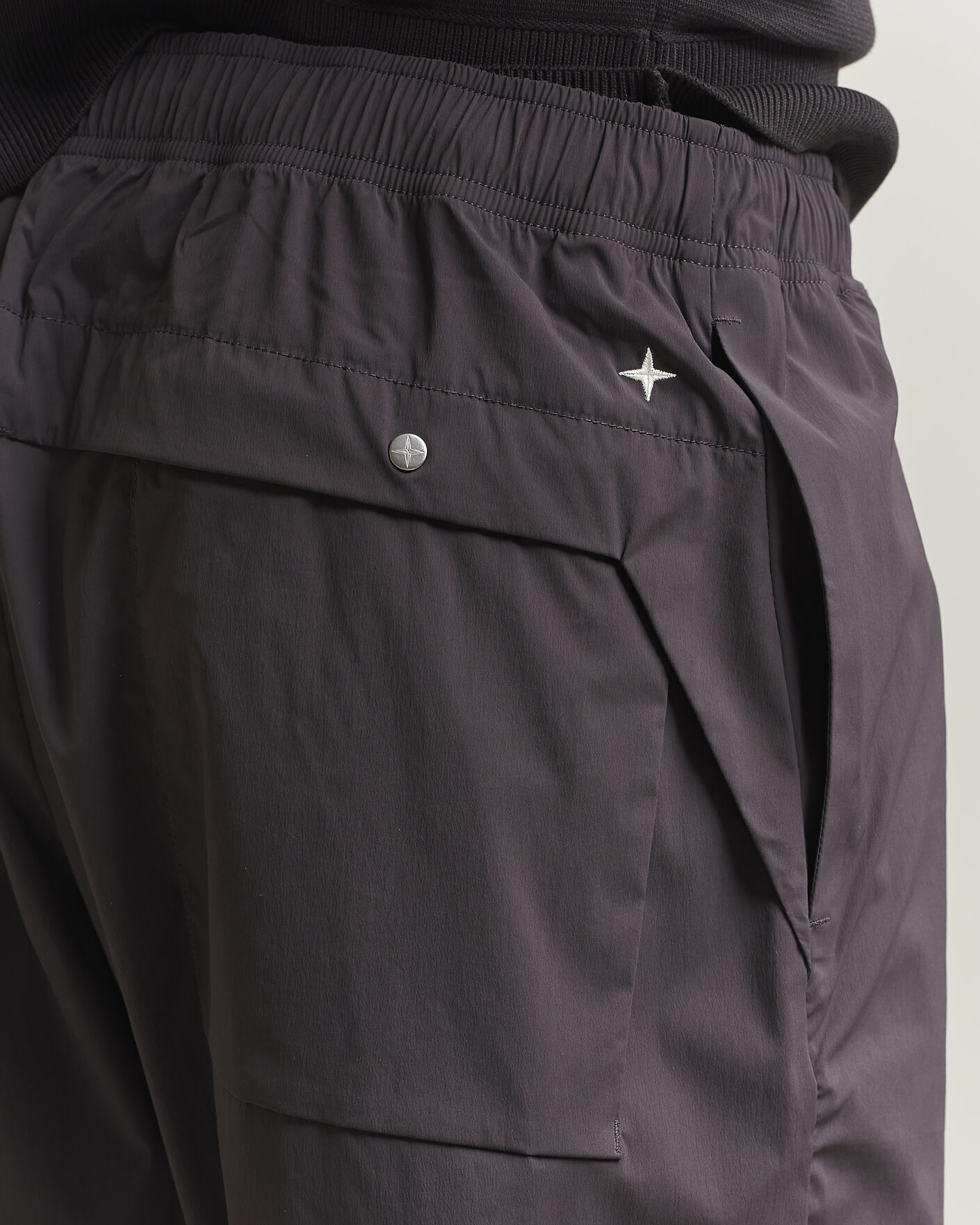 Mies | Housut | Stone Island | Stellina Technical Nylon Stretch Trousers Charcoal