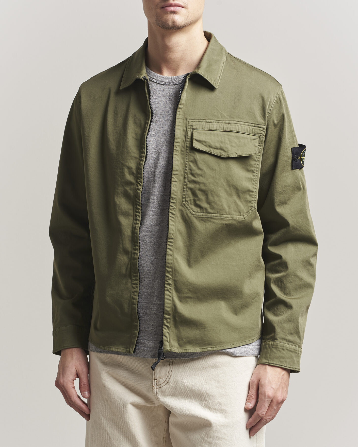 Mies | Kauluspaidat | Stone Island | Cotton Stretch Zip Overshirt Military Green