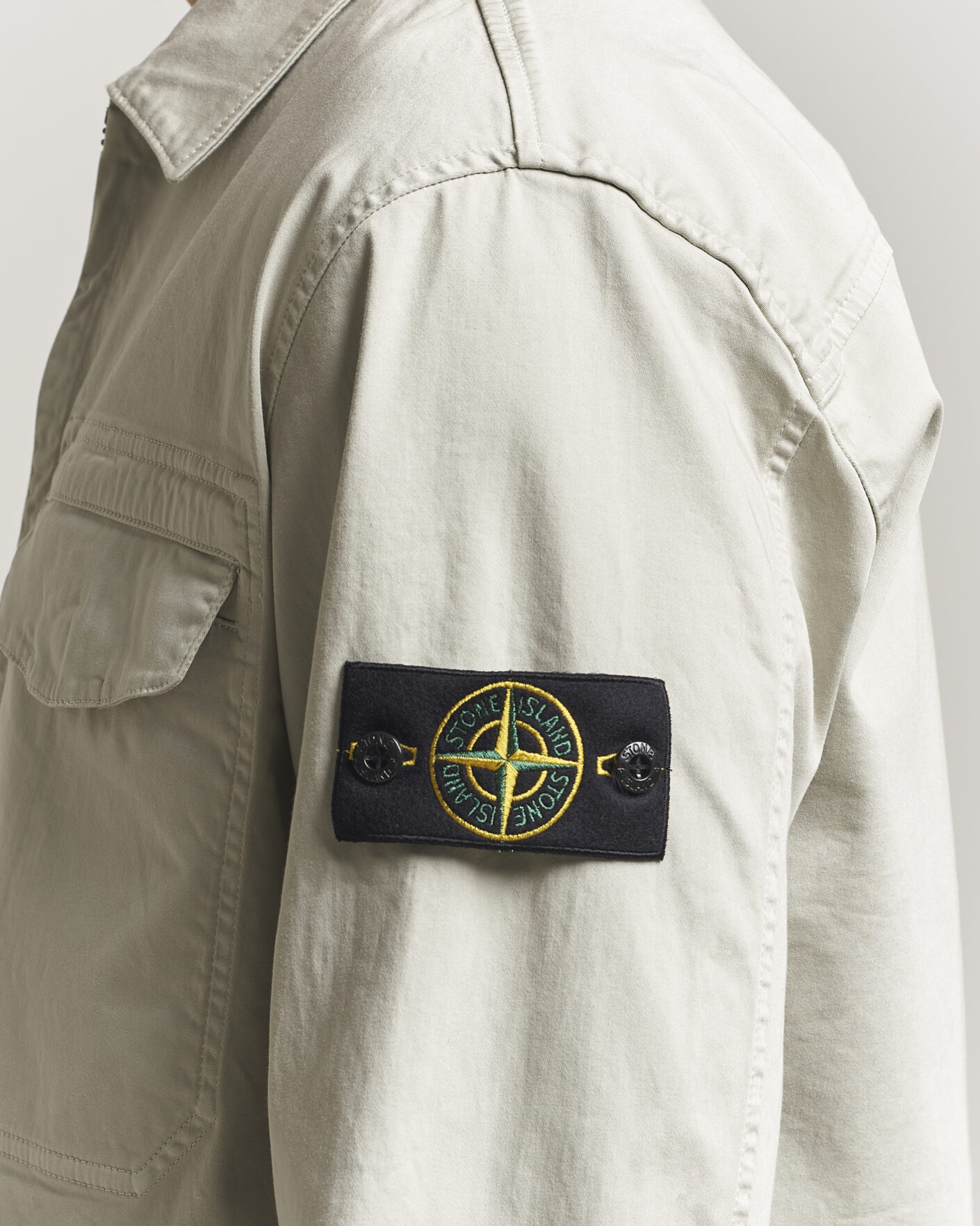 Mies | Kauluspaidat | Stone Island | Cotton Stretch Zip Overshirt Pearl Grey