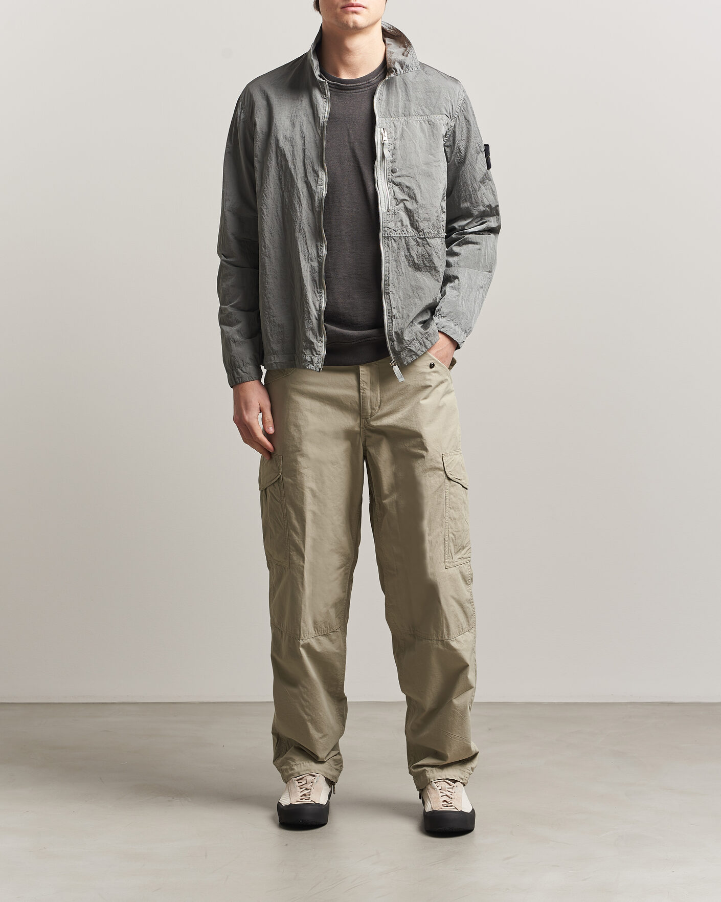 Mies | Kauluspaidat | Stone Island | Nylon Metal Zip Overshirt Pearl Grey