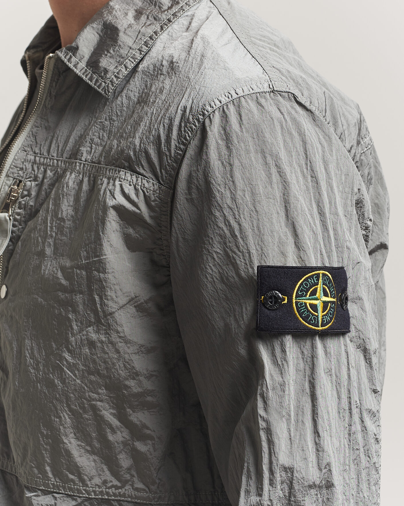 Mies | Kauluspaidat | Stone Island | Nylon Metal Zip Overshirt Pearl Grey