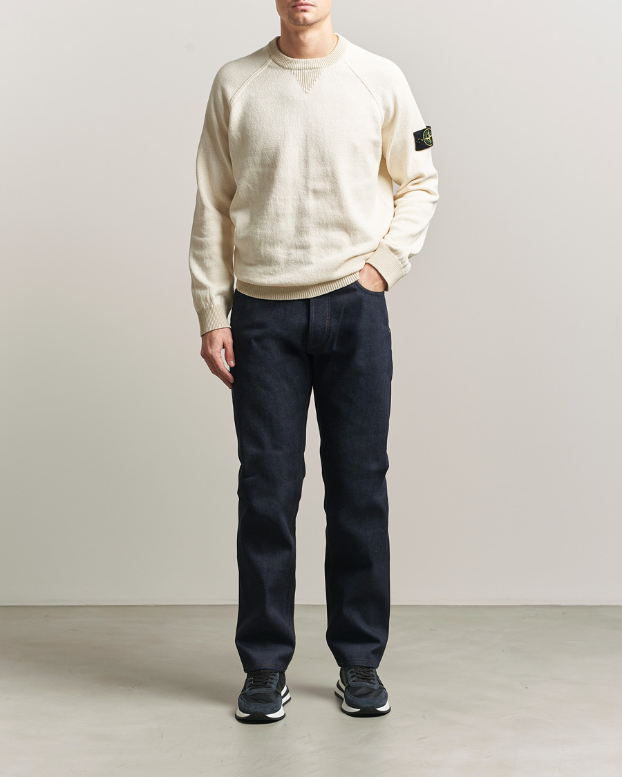 Mies | Puserot | Stone Island | Raw Hand Organic Cotton Raglan Crewneck Ivory