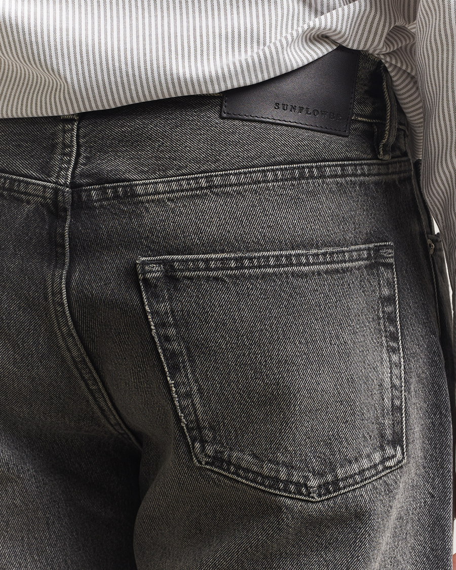 Mies | Farkut | Sunflower | Loose Jeans Faded Black