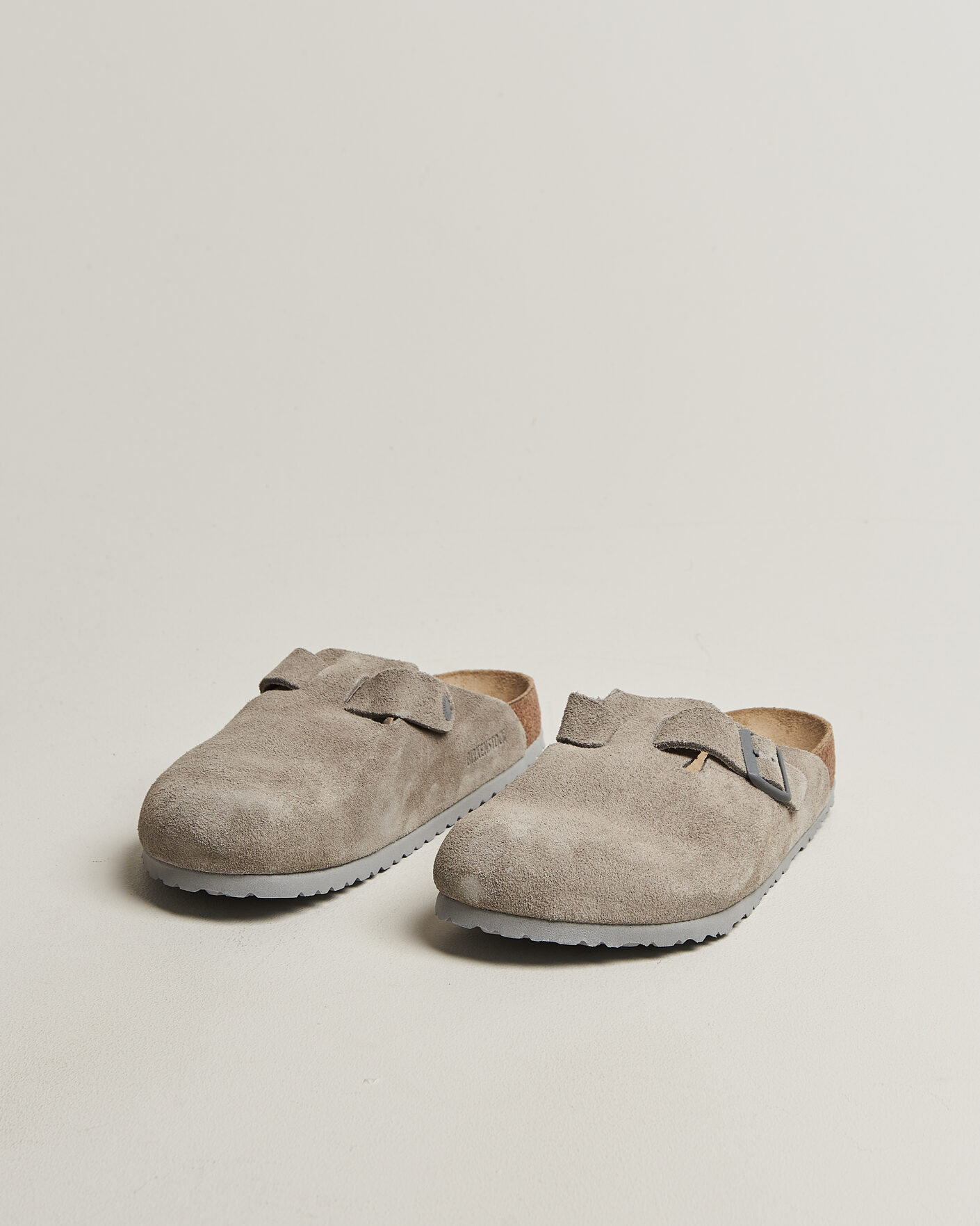 Mies | Sandaalit ja tohvelit | BIRKENSTOCK | Boston Soft Footbed Stone Coin Suede