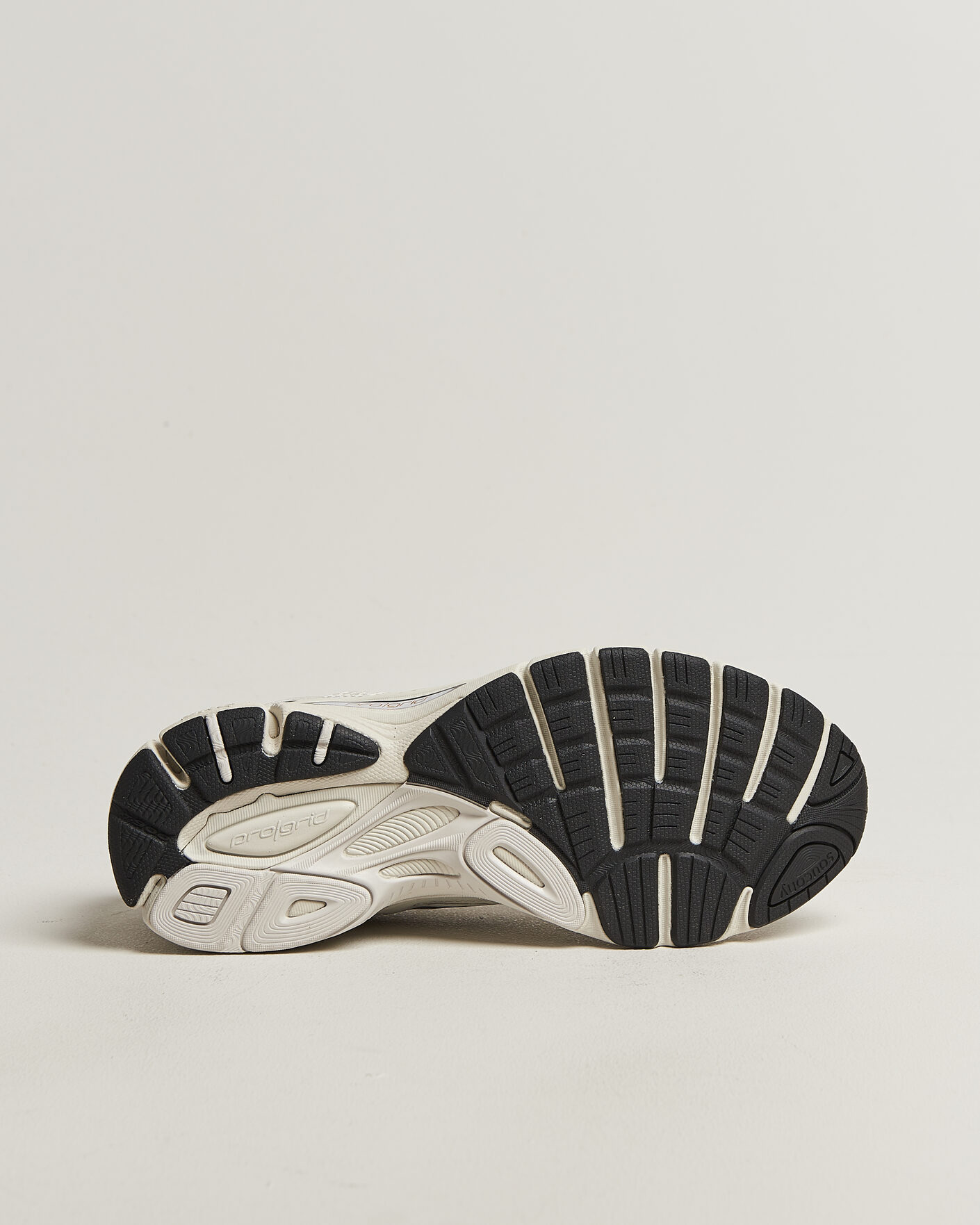 Mies | Tennarit | Saucony | Guide 7 Running Sneaker Onyx/Gold