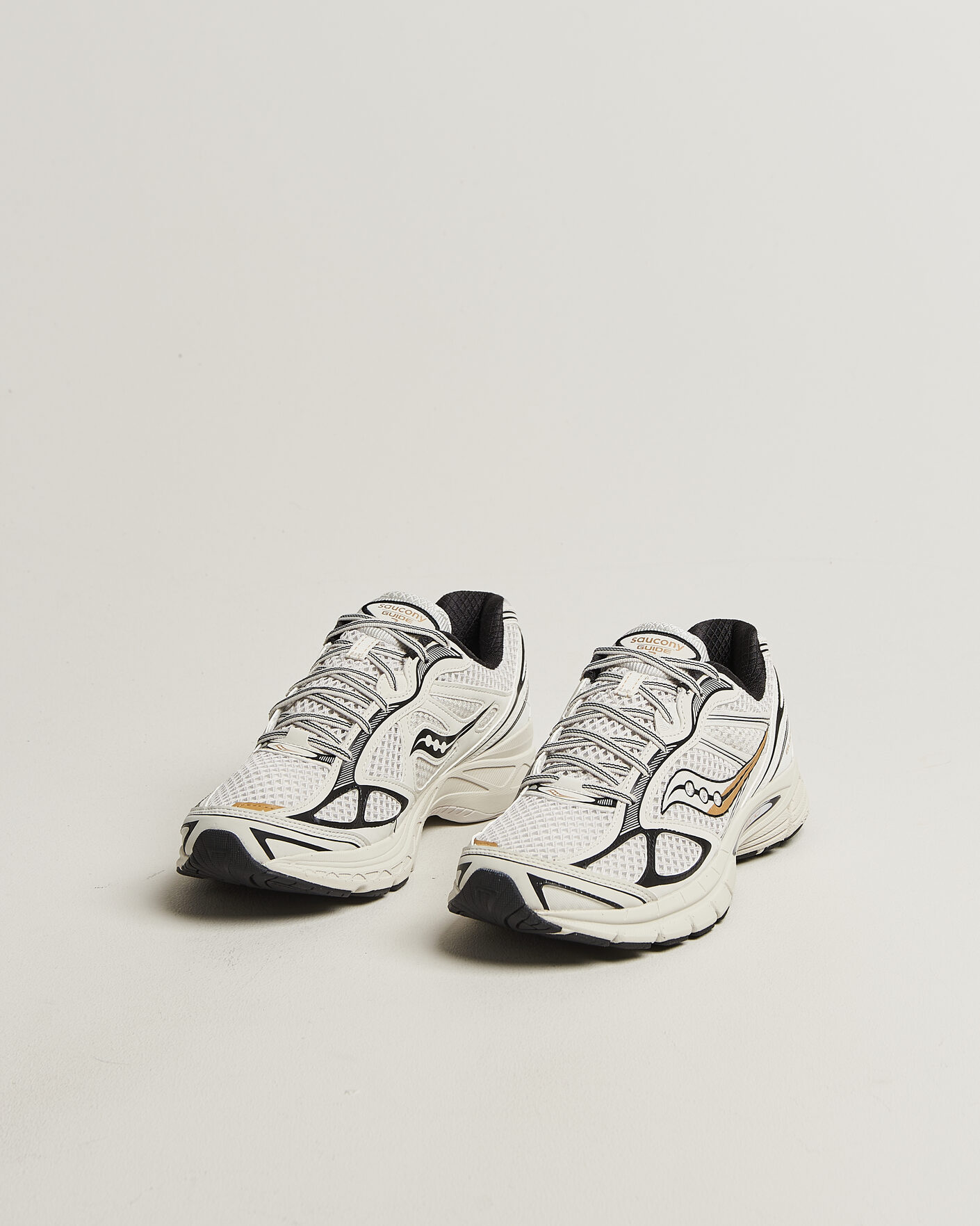 Mies | Tennarit | Saucony | Guide 7 Running Sneaker Onyx/Gold