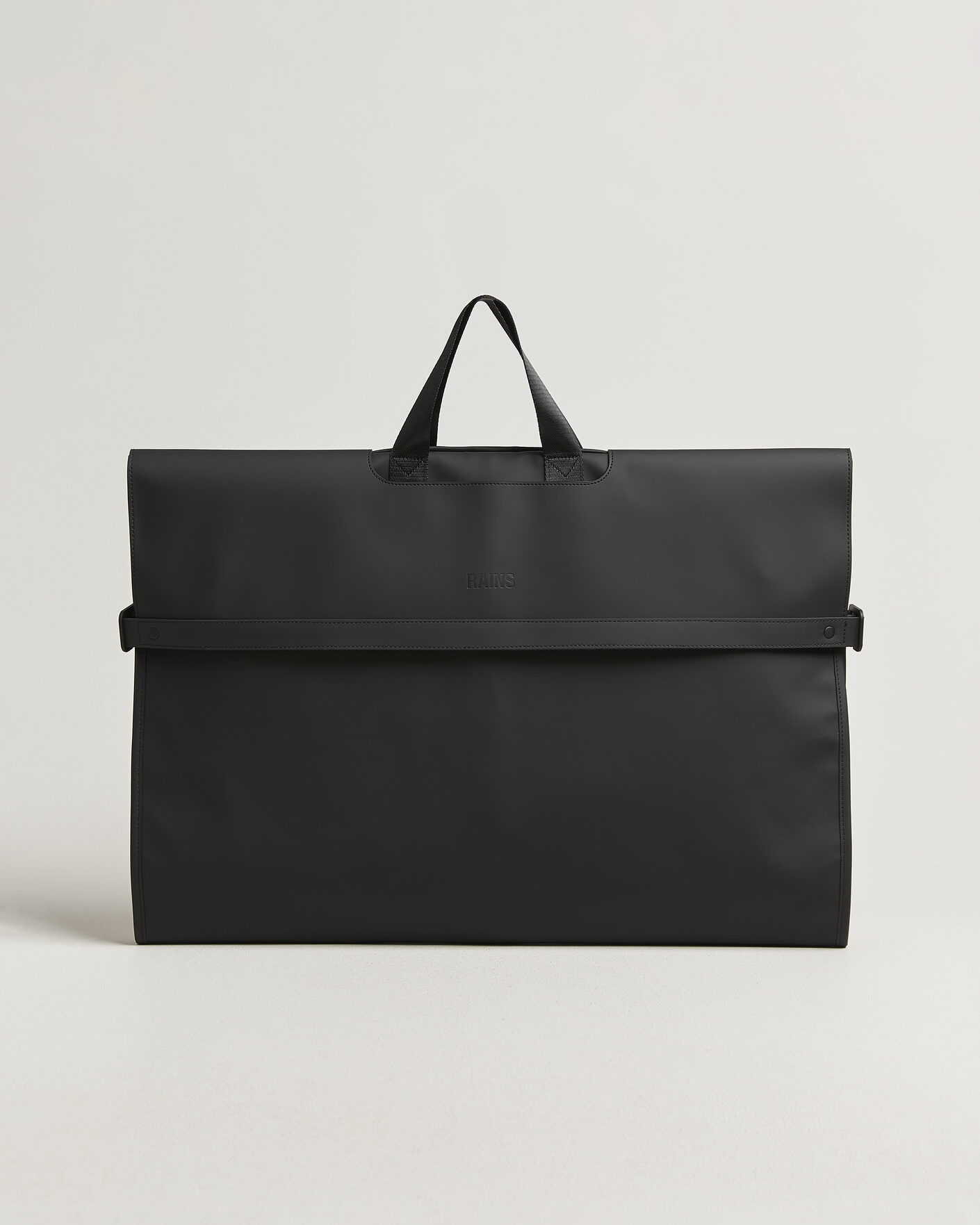 Mies | RAINS OTG Suit Bag Black | RAINS | OTG Suit Bag Black