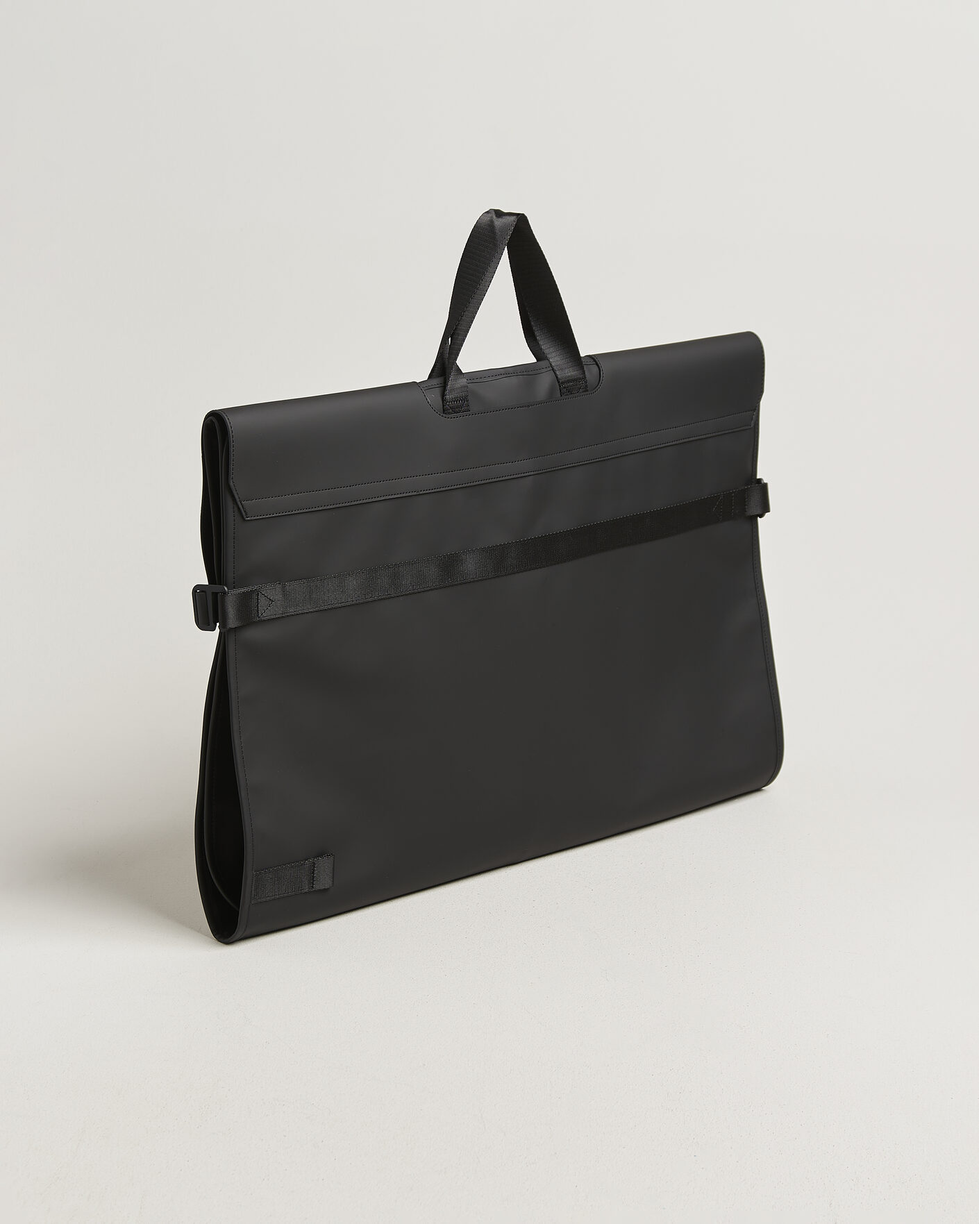 Mies | RAINS OTG Suit Bag Black | RAINS | OTG Suit Bag Black