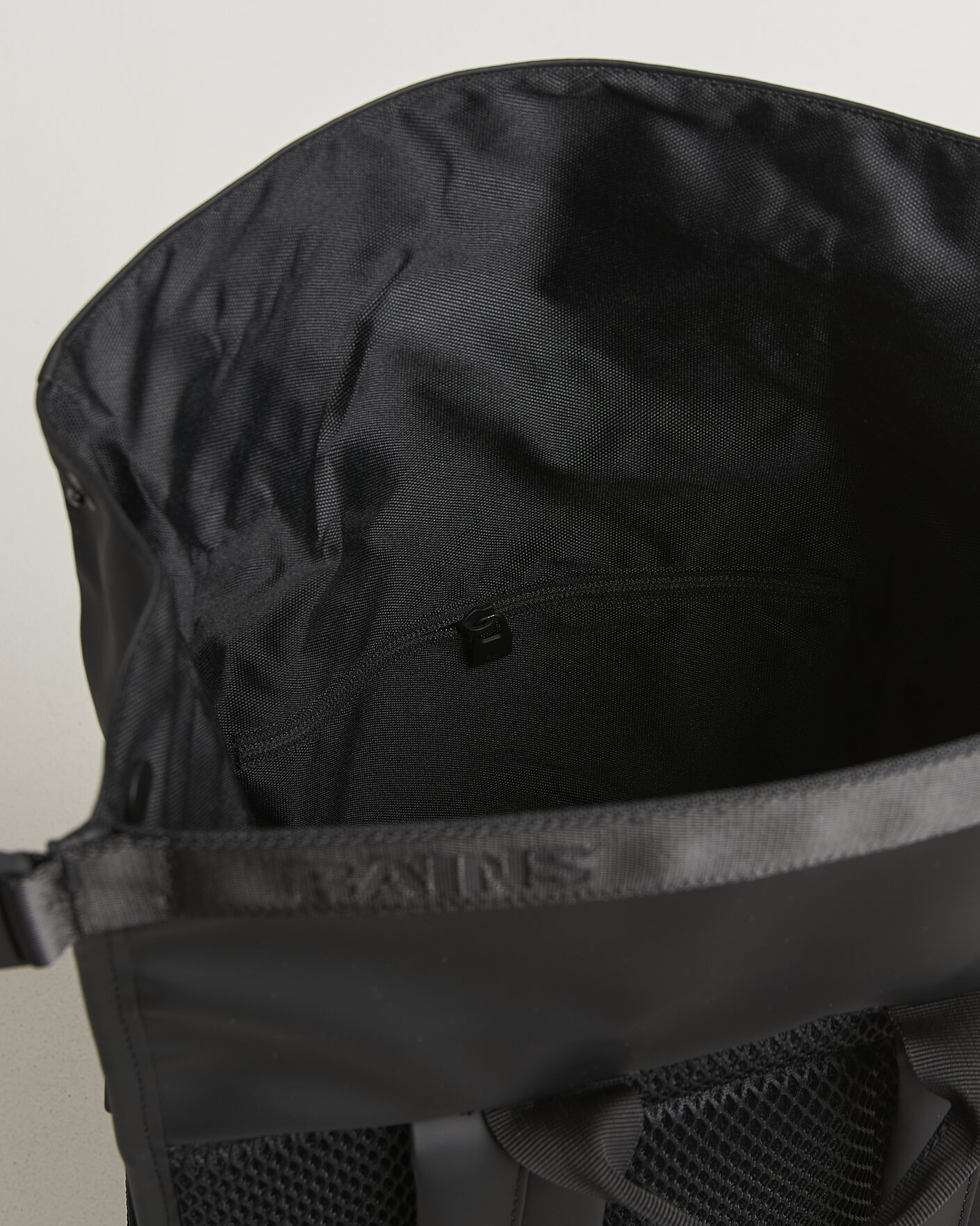 Mies | Laukut | RAINS | Trail Mountaineer Rolltop Backpack Black