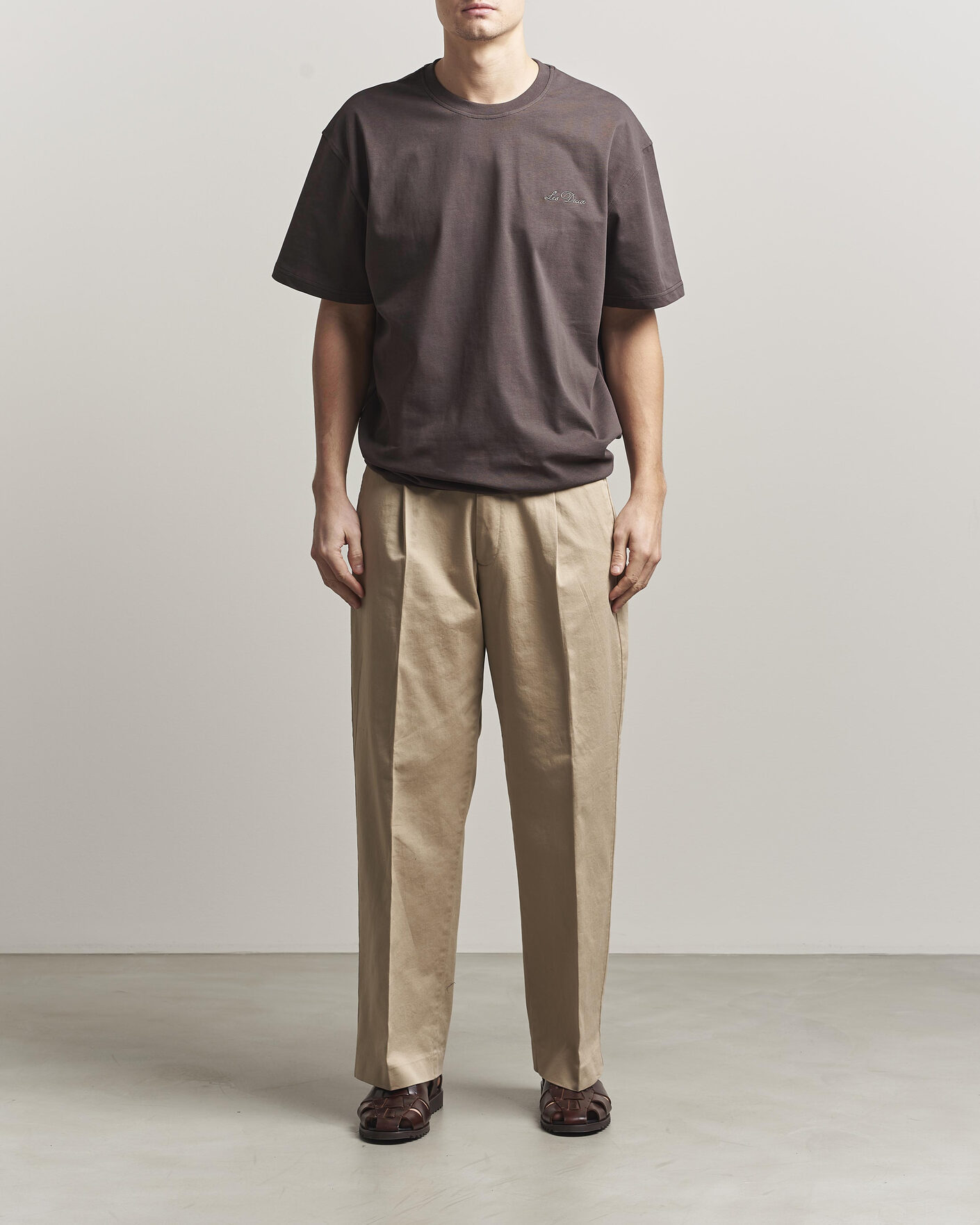 Mies | T-paidat | LES DEUX | Crew T-Shirt Coffee Brown